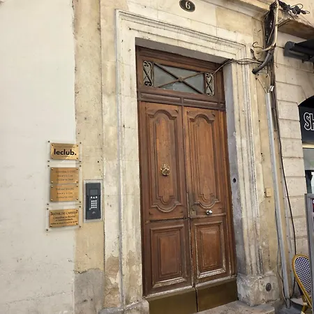 De Luxe A 100m Des Arenes * Nîmes