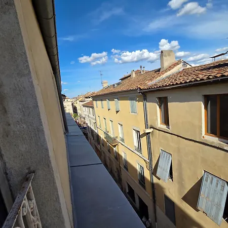 De Luxe A 100m Des Arenes Daire *