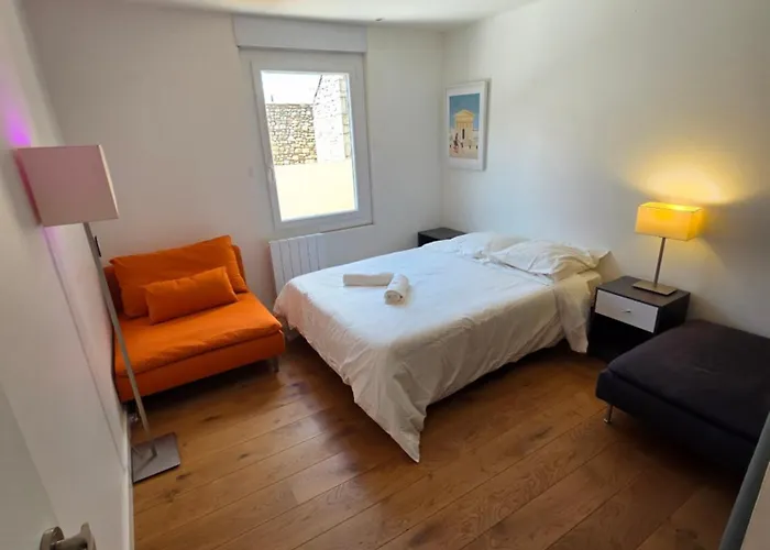 De Luxe A 100m Des Arenes Daire *