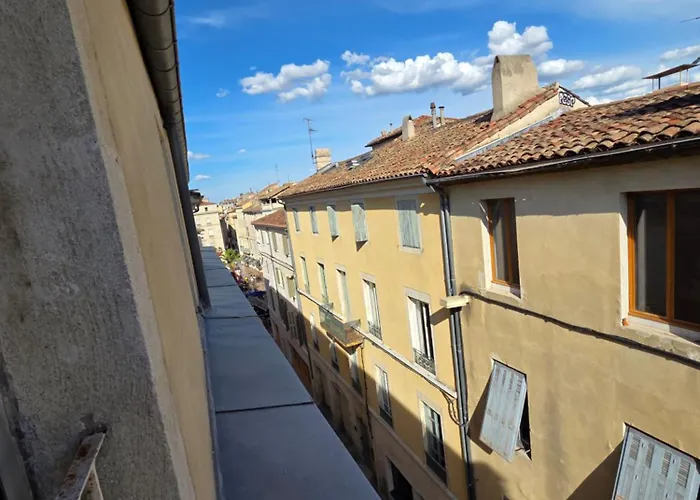 De Luxe A 100m Des Arenes Daire *